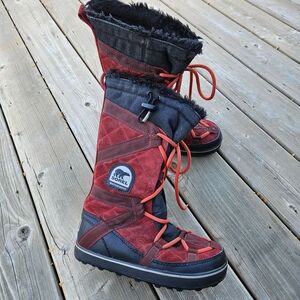 Sorel red quilted glacy explorer boots size 7